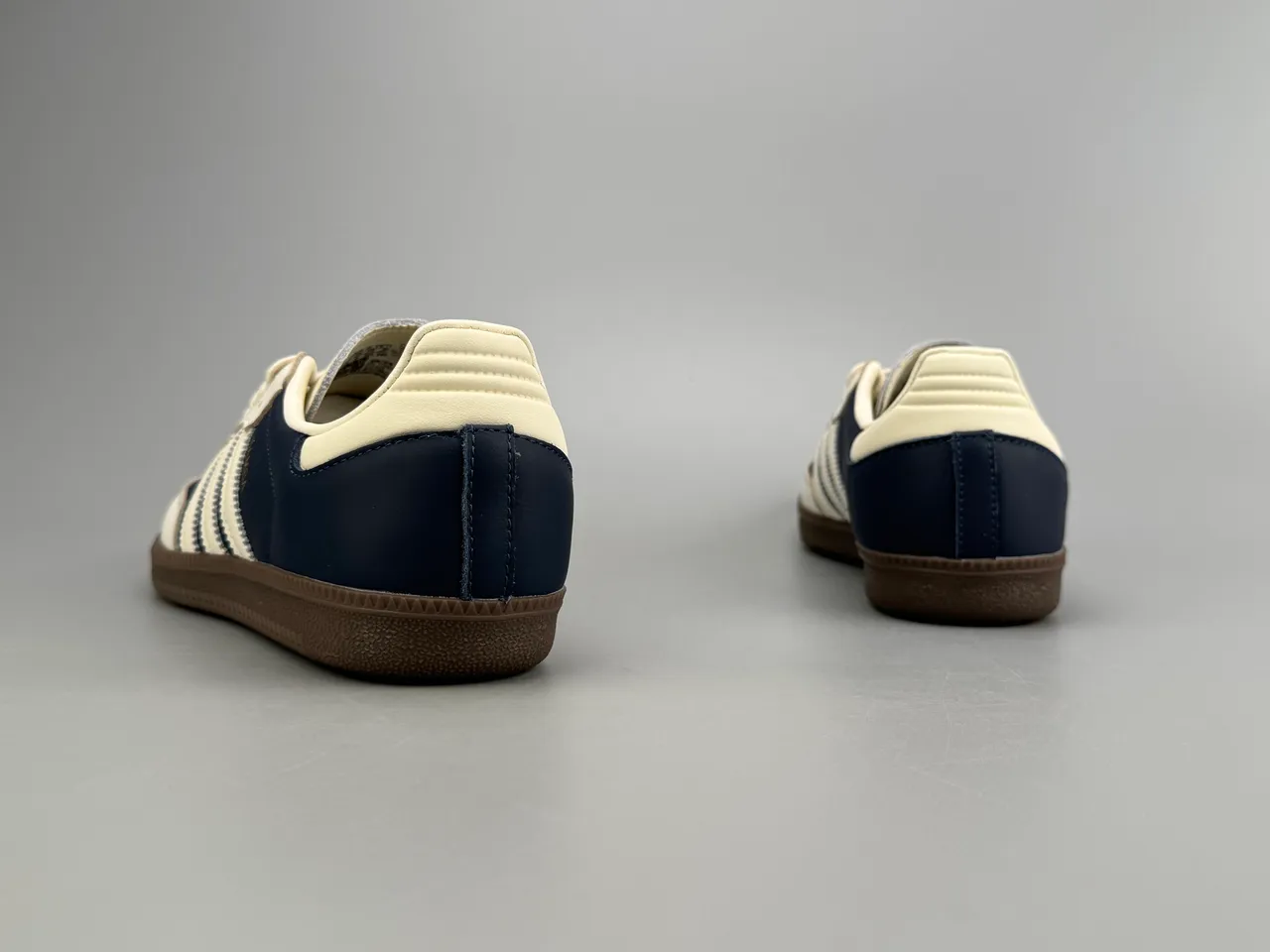 Adidas Navy Beige Low-Top Leather And Suede Upper Lifestyle Sneakers 8