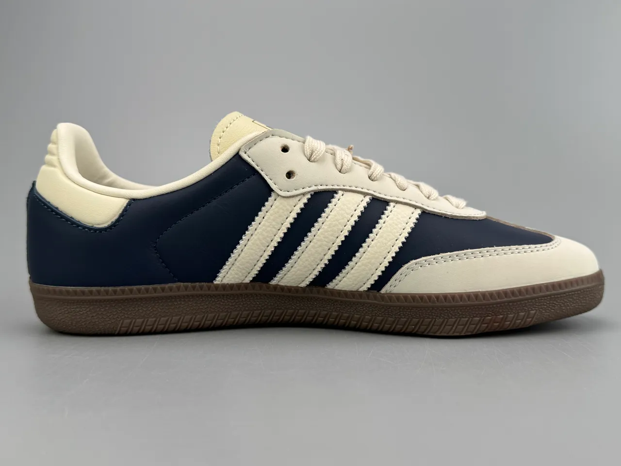 Adidas Navy Beige Low-Top Leather And Suede Upper Lifestyle Sneakers 10