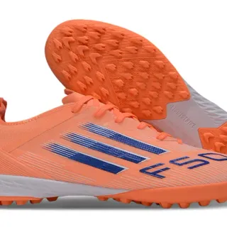 Adidas नारंगी नीला कम कट सिंथेटिक ऊपरी तीन पट्टियों ब्रांडिंग टर्फ फुटबॉल जूते