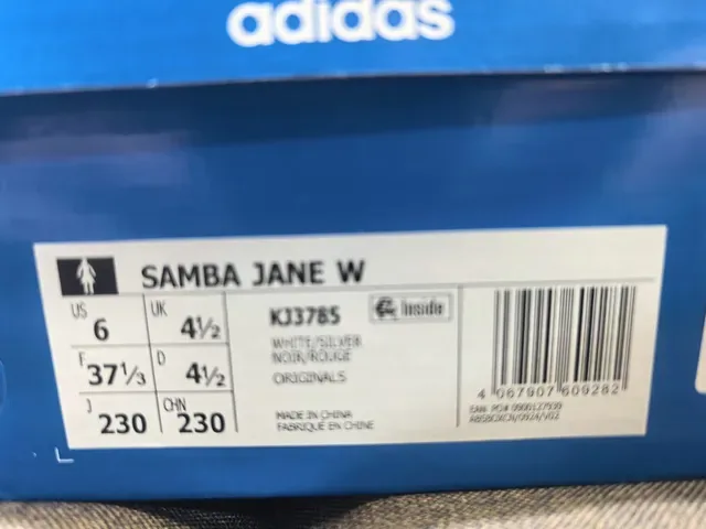Adidas Samba Off-White और काली लाइफस्टाइल स्नीकर 2
