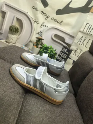 Adidas Samba Off-White और काली लाइफस्टाइल स्नीकर 7