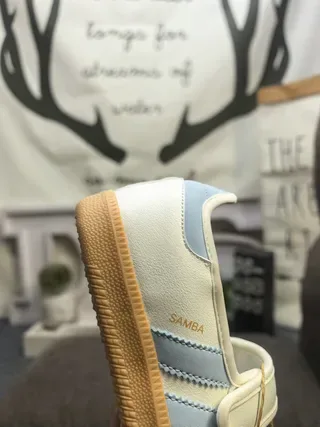 Adidas Samba Off-White और काली लाइफस्टाइल स्नीकर 13