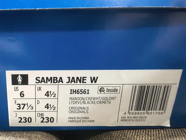 Adidas Samba Off-White और काली लाइफस्टाइल स्नीकर 22