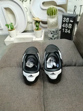 Adidas Samba OG White and Black Lifestyle Sneakers 8