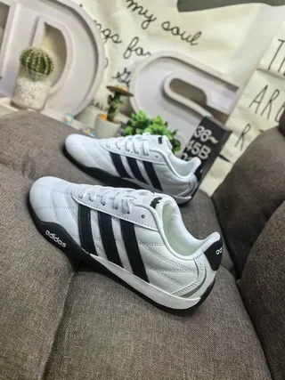 Adidas Samba White and Black Lifestyle Sneakers 7