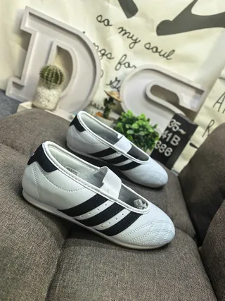 Adidas Silver White Quilted Toe Box Three-Stripe Side Panel Mary Jane Shoes 9