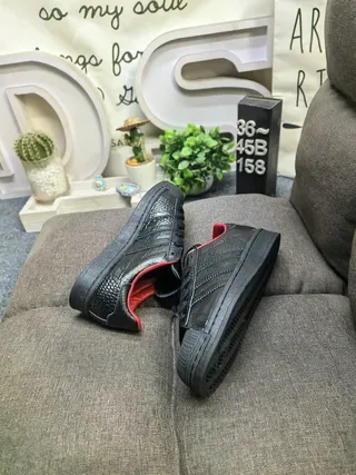 Adidas Superstar Noir Rouge Cuir Embossé Croc Partie Supérieure Doublure Intérieure Sneakers Lifestyle 6