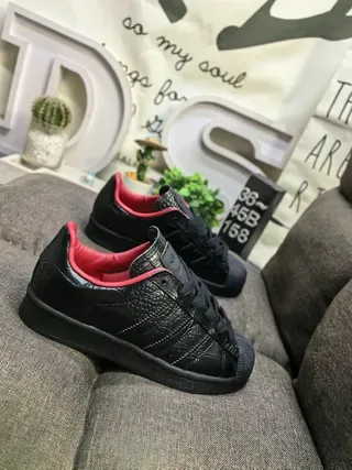 Adidas Superstar Noir Rouge Cuir Embossé Croc Partie Supérieure Doublure Intérieure Sneakers Lifestyle 9