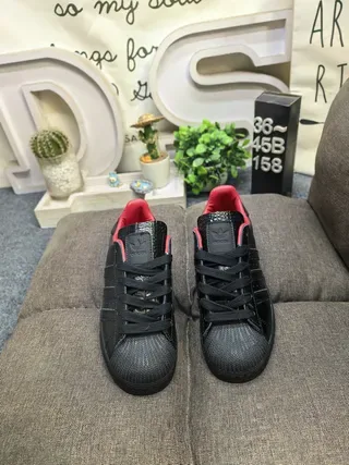 Adidas Superstar Noir Rouge Cuir Embossé Croc Partie Supérieure Doublure Intérieure Sneakers Lifestyle 10