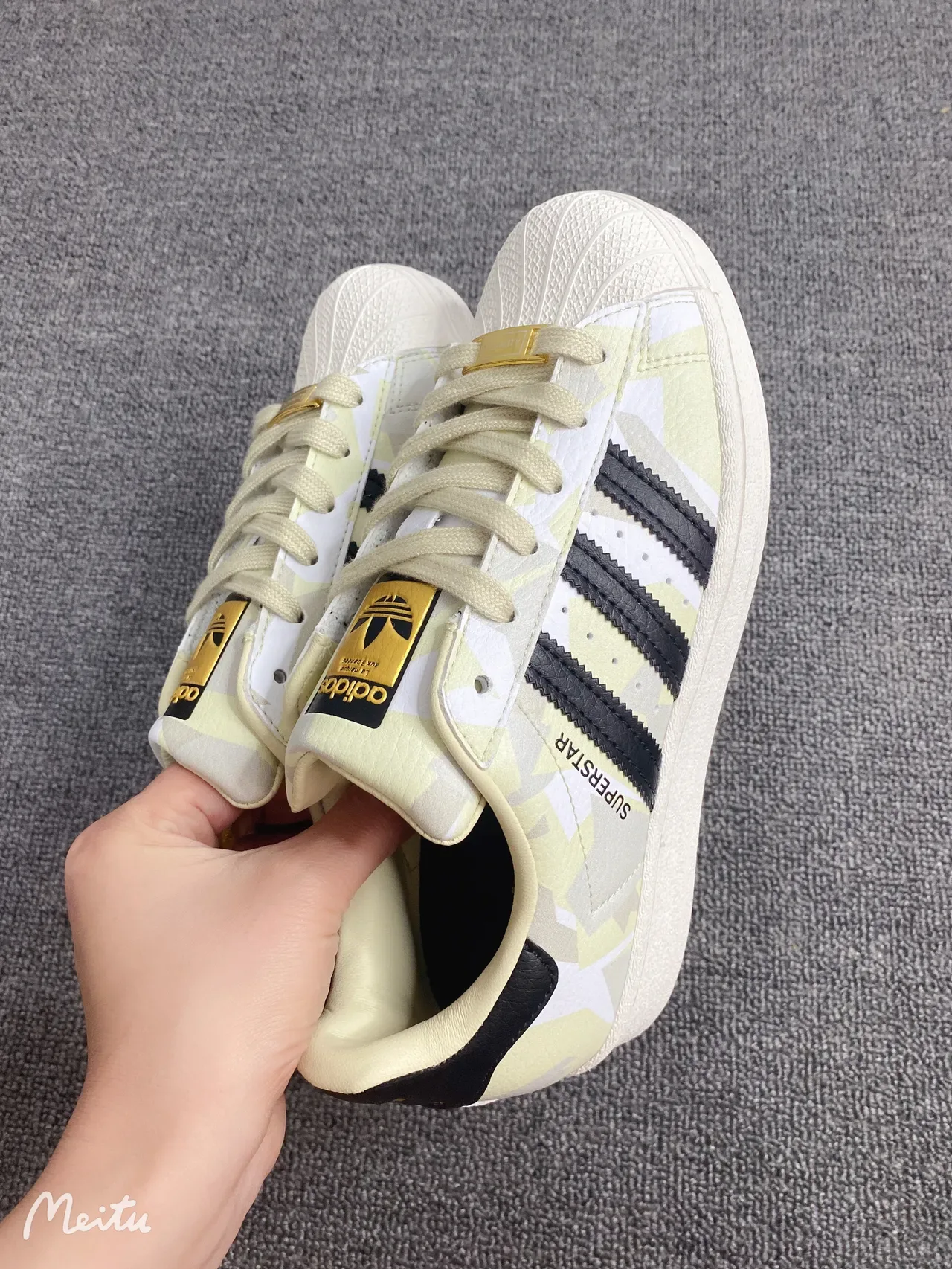 Adidas Superstar Camo Print Shell-Toe लाइफस्टाइल स्नीकर 7
