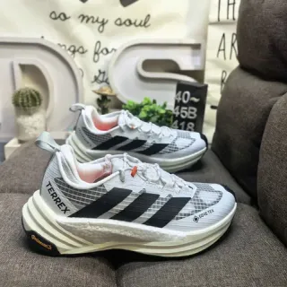 Adidas Terrex Agravic Flow GORE-TEX Chaussures de course blanches et noires