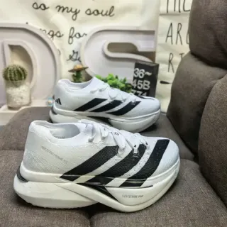 Adidas zapatillas de running blancas y negras con upper de Engineered Knit y tres rayas
