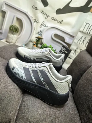 Adidas White Black Knit Mesh Upper Sculpted Midsole Lifestyle Sneakers 7
