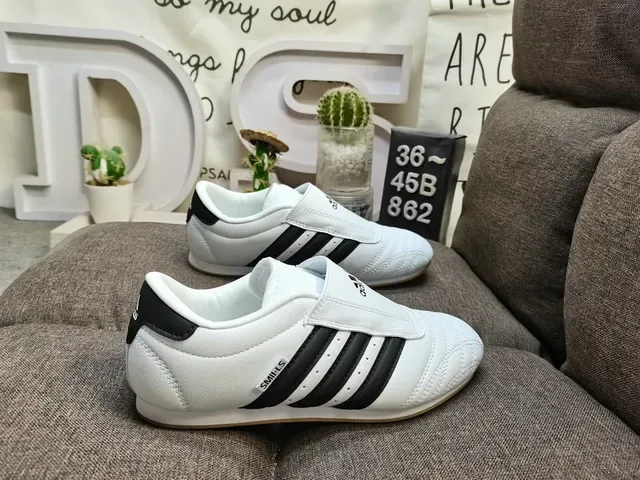 Adidas White Black Low-Top Leather Upper Lifestyle Sneakers 11
