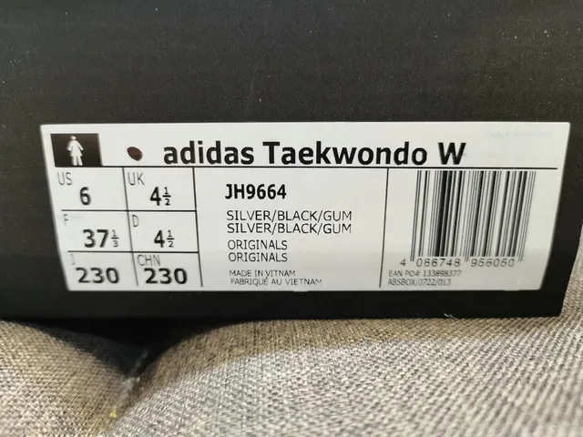 Adidas White Black Low-Top Leather Upper Lifestyle Sneakers 22