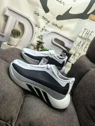 Adidas White Black Low-Top Mesh-and-Synthetic Upper Lifestyle Sneakers 7