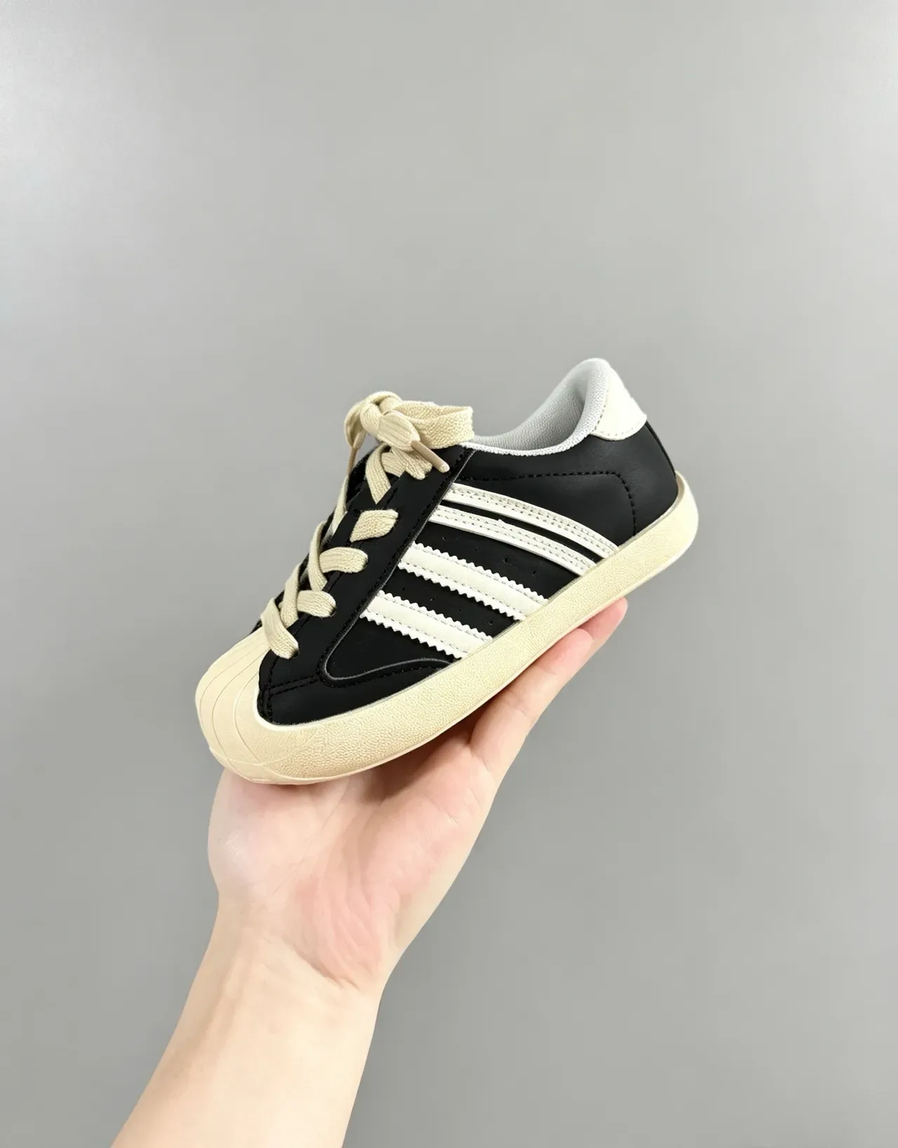 Adidas White Black Low-Top Three-Stripe Side Panel Lifestyle Sneakers 23