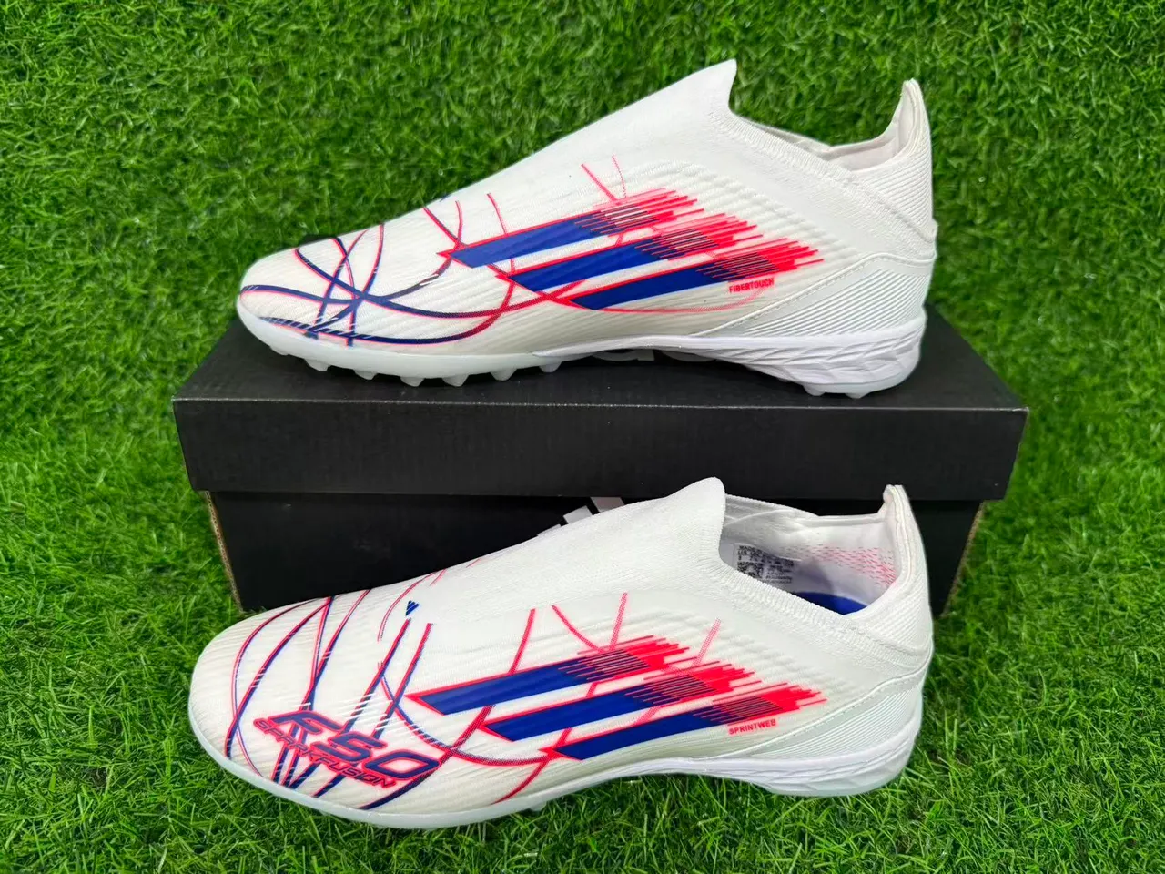 Adidas Chaussures de Football pour Gazon Artificiel avec Col de Chaussette, Tige Sprintweb, Blanc et Bleu 3