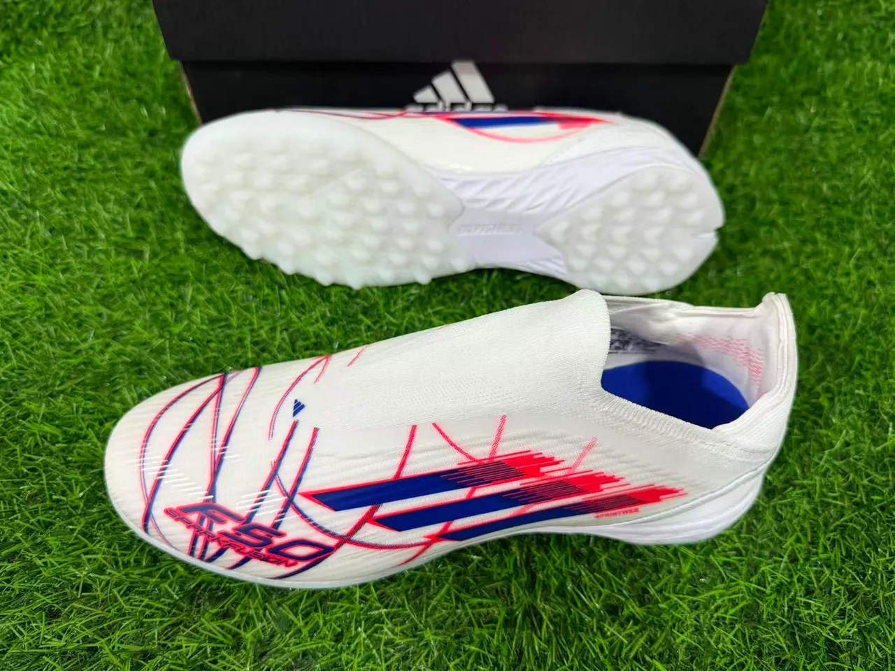 Adidas Chaussures de Football pour Gazon Artificiel avec Col de Chaussette, Tige Sprintweb, Blanc et Bleu 7