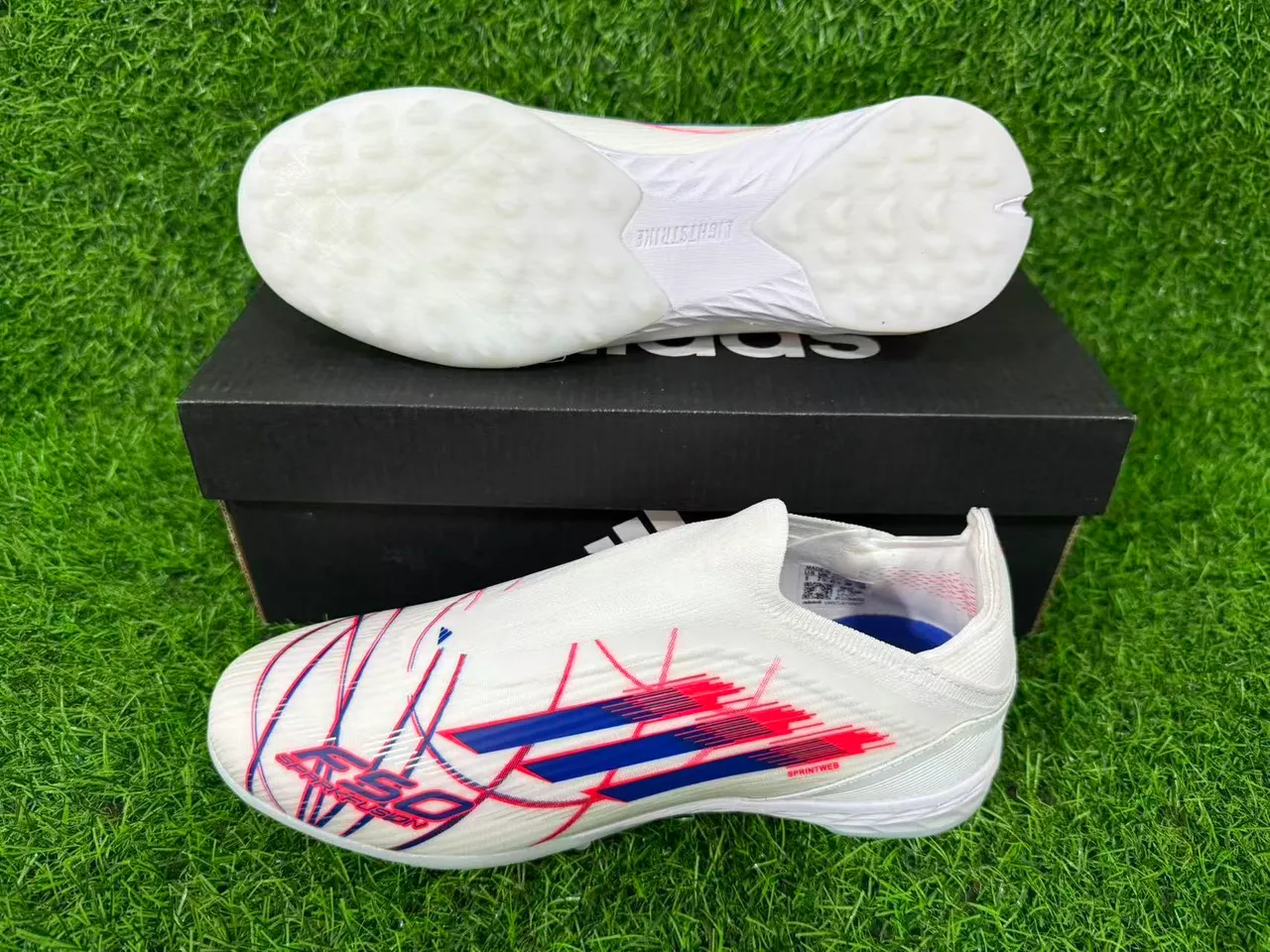 Adidas Chaussures de Football pour Gazon Artificiel avec Col de Chaussette, Tige Sprintweb, Blanc et Bleu 8