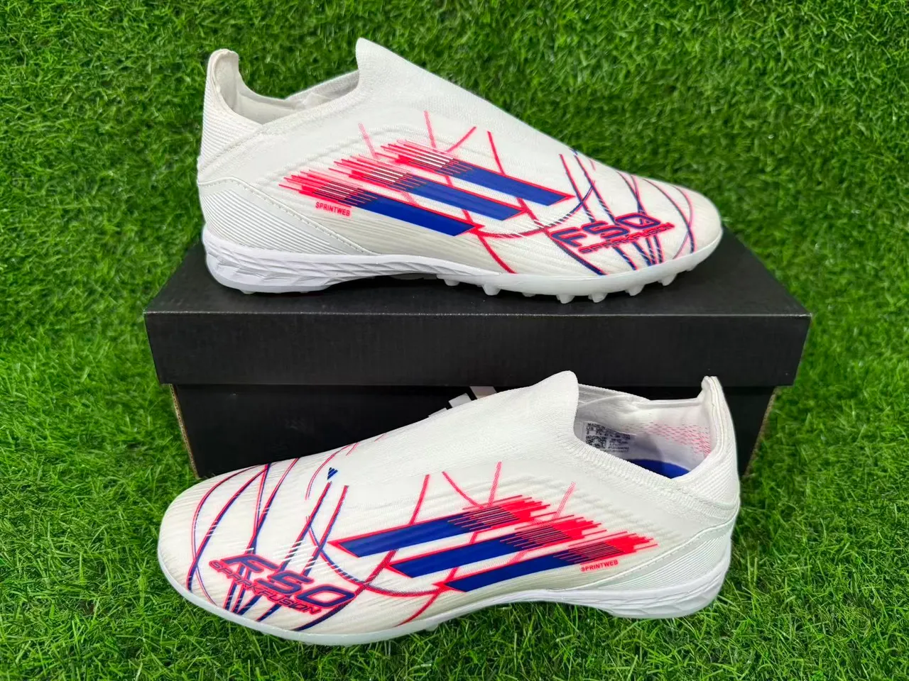 Adidas Chaussures de Football pour Gazon Artificiel avec Col de Chaussette, Tige Sprintweb, Blanc et Bleu 9