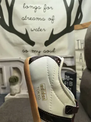 Adidas White Brown Laceless Velcro Strap Closure Lifestyle Sneakers 3