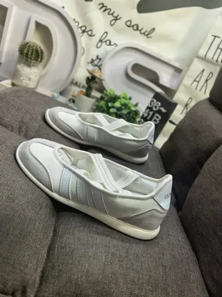 Adidas White Gray Low-Top Lace-Up Lifestyle Sneakers 7