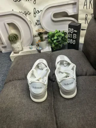 Adidas White Gray Low-Top Lace-Up Lifestyle Sneakers 8