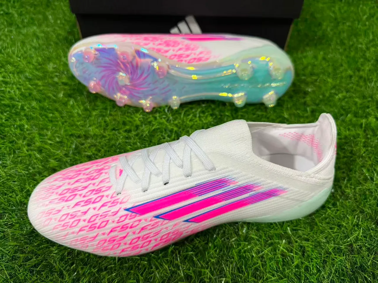 Adidas X Speedflow F50 সাদা গোলাপি হোলোগ্রাফিক ফার্ম গ্রাউন্ড ফুটবল জুতো 3