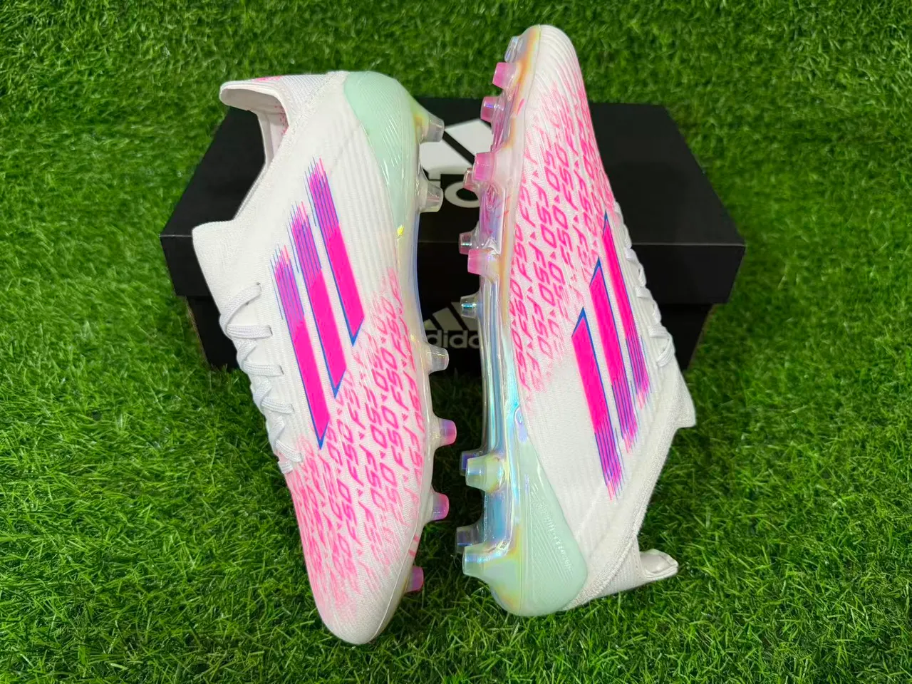 Adidas X Speedflow F50 সাদা গোলাপি হোলোগ্রাফিক ফার্ম গ্রাউন্ড ফুটবল জুতো 4