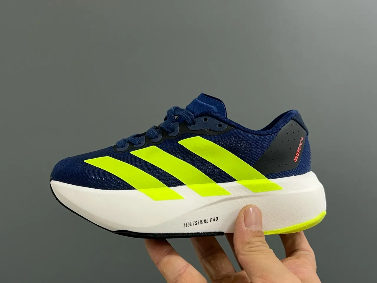 Adidas Zapatillas de correr amarillo negro low-top con upper de knit 16