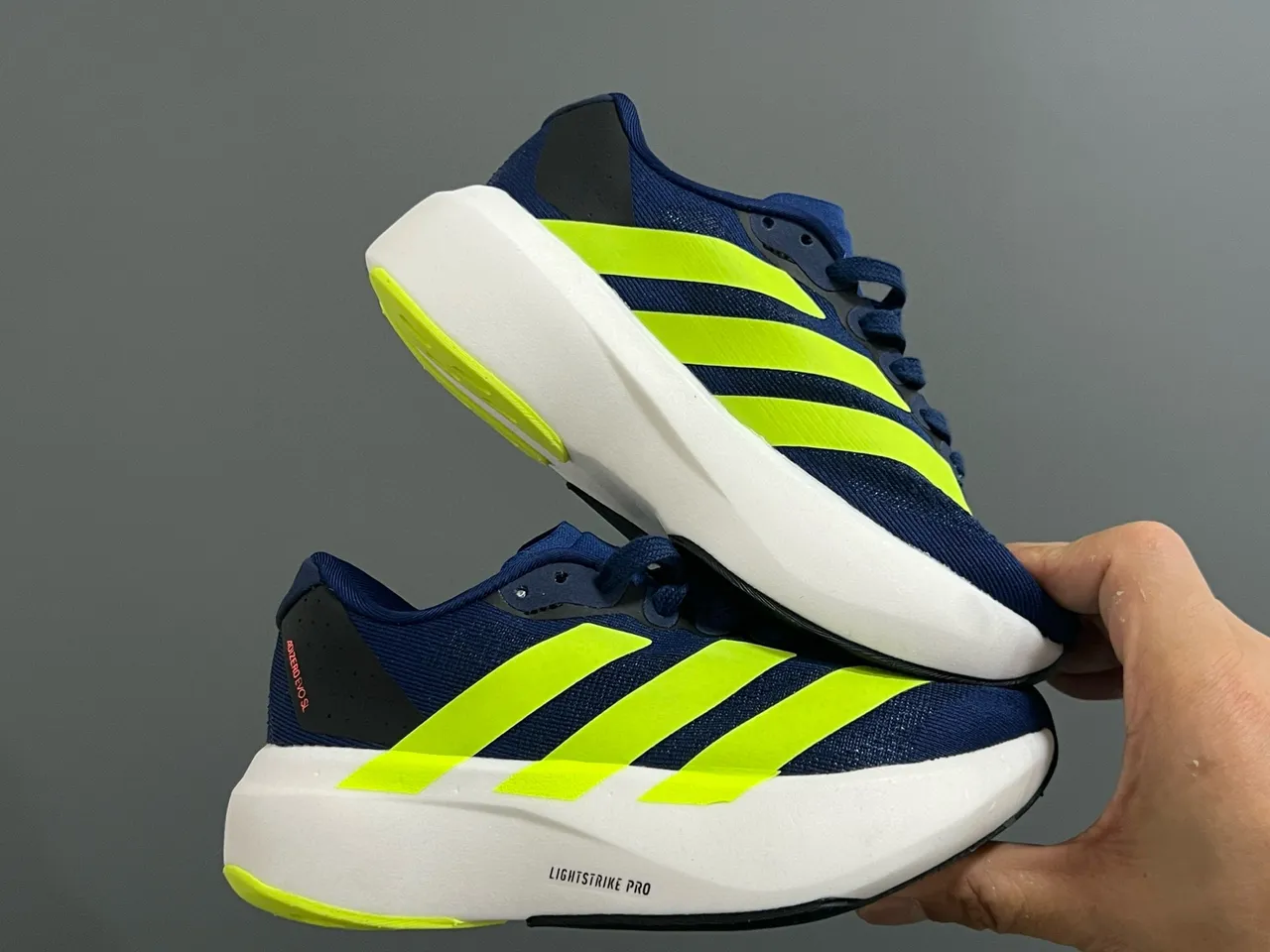 Adidas Zapatillas de correr amarillo negro low-top con upper de knit 19