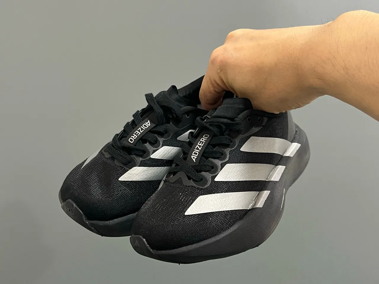 Adidas Zapatillas de correr amarillo negro low-top con upper de knit 21