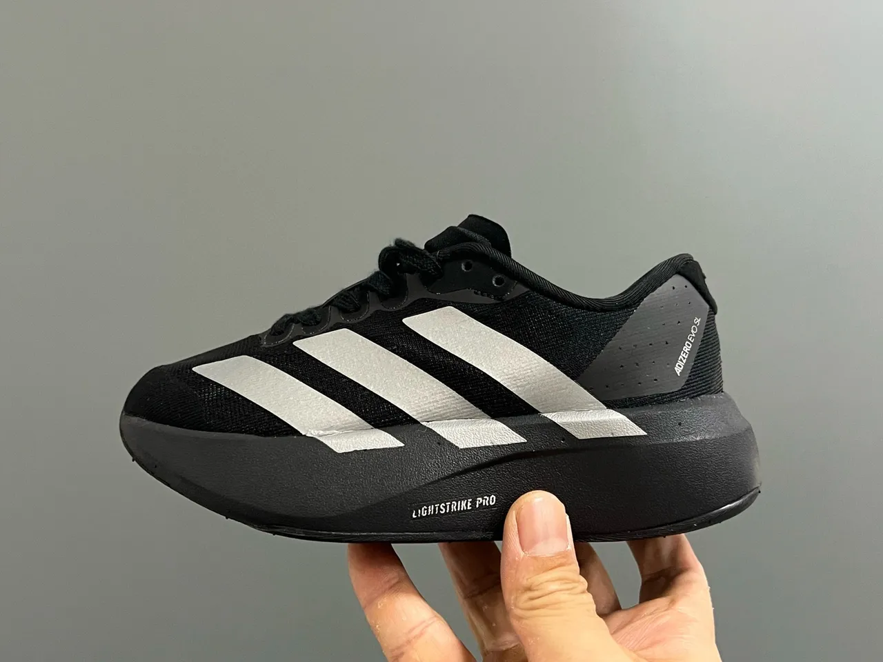 Adidas Zapatillas de correr amarillo negro low-top con upper de knit 23