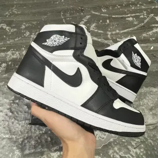 Air Jordan 1 黑白皮革高帮篮球鞋