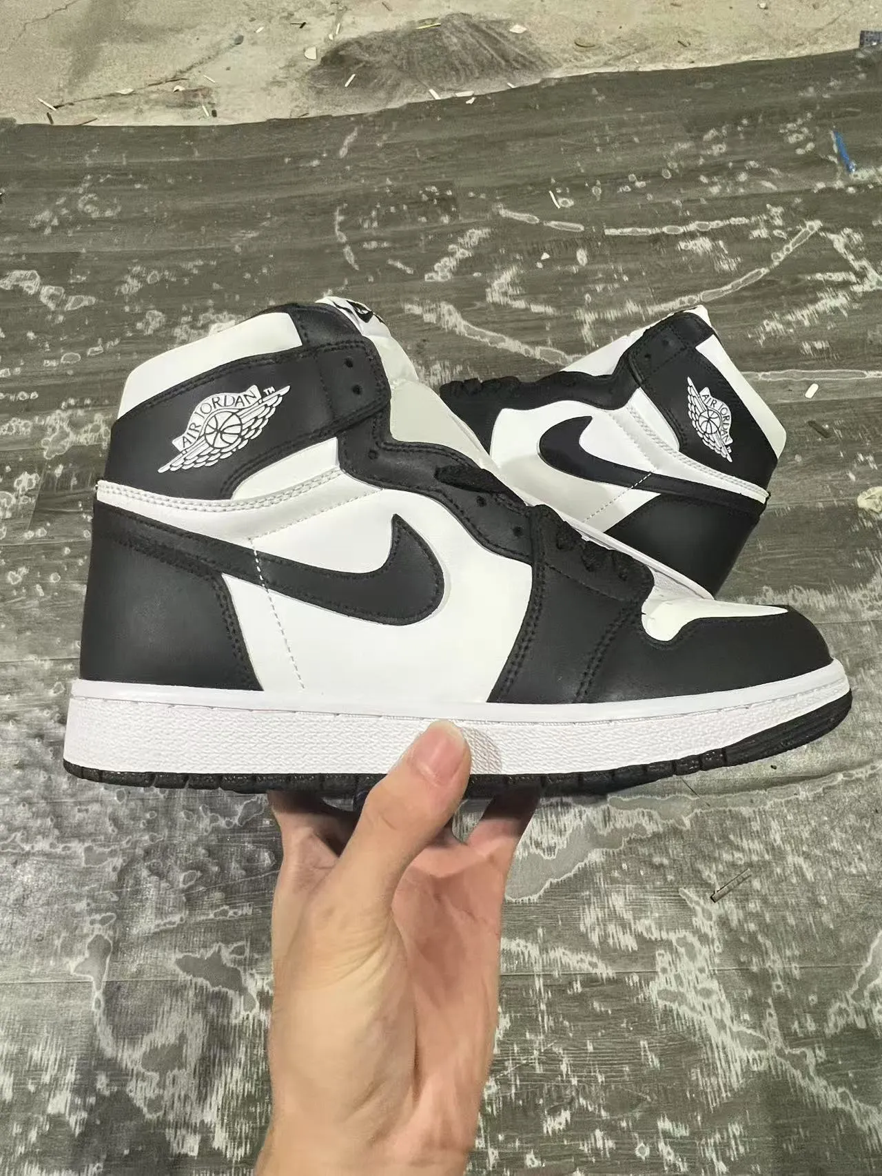 Air Jordan 1 Black and White Leather High-Top Basketball Shoes 7