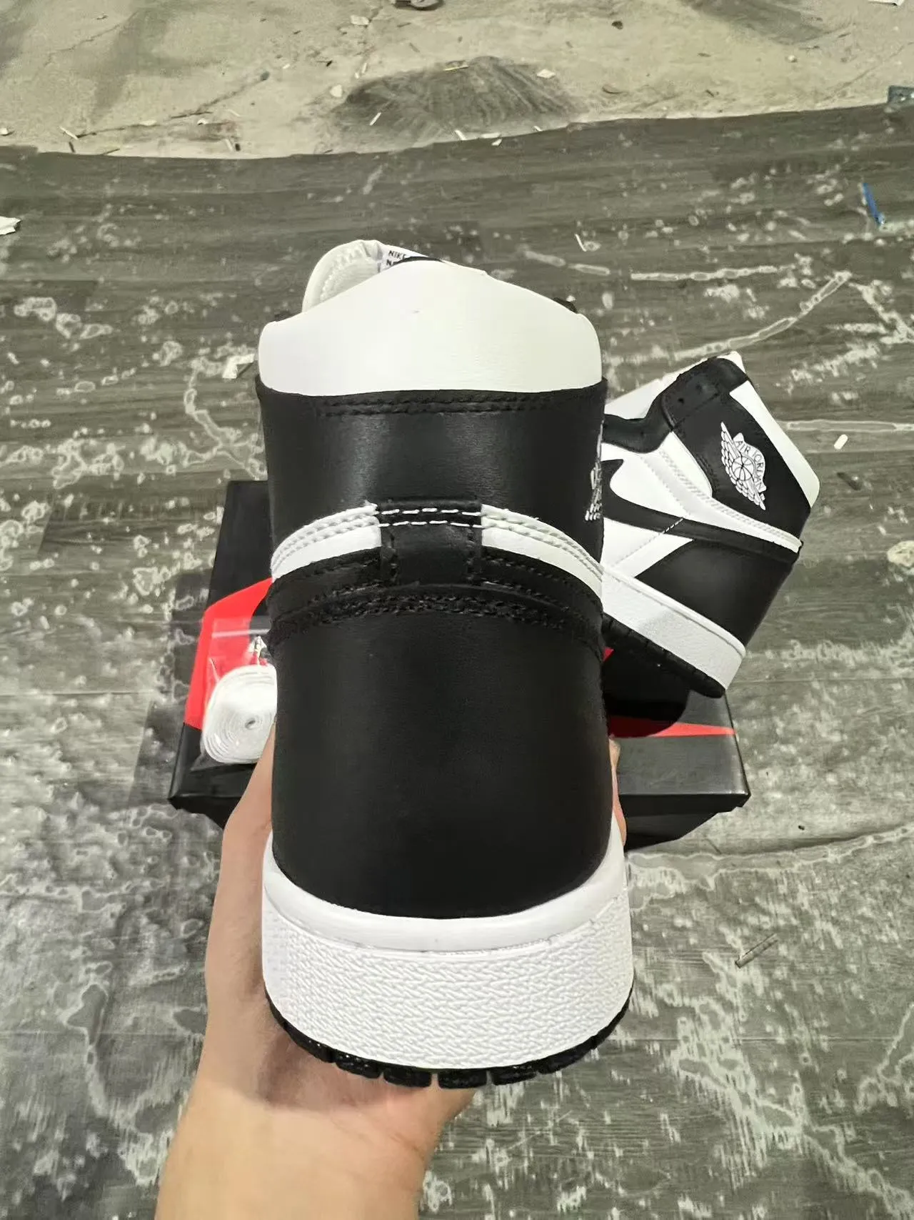 Air Jordan 1 Black and White Leather High-Top Basketball Shoes 8