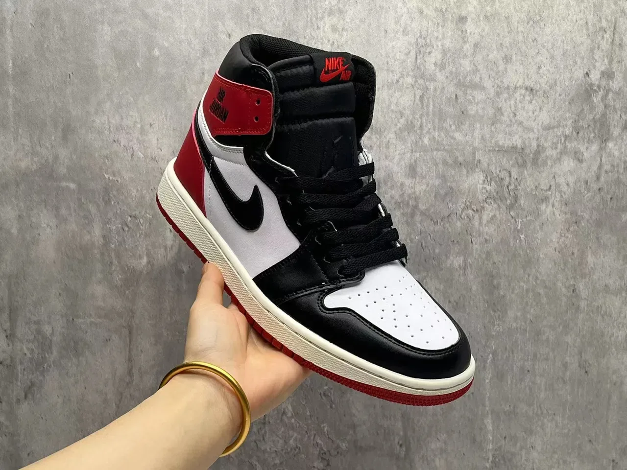Air Jordan 1 Chaussures de Basketball à Encolure Haute Noir Blanc Rouge 2
