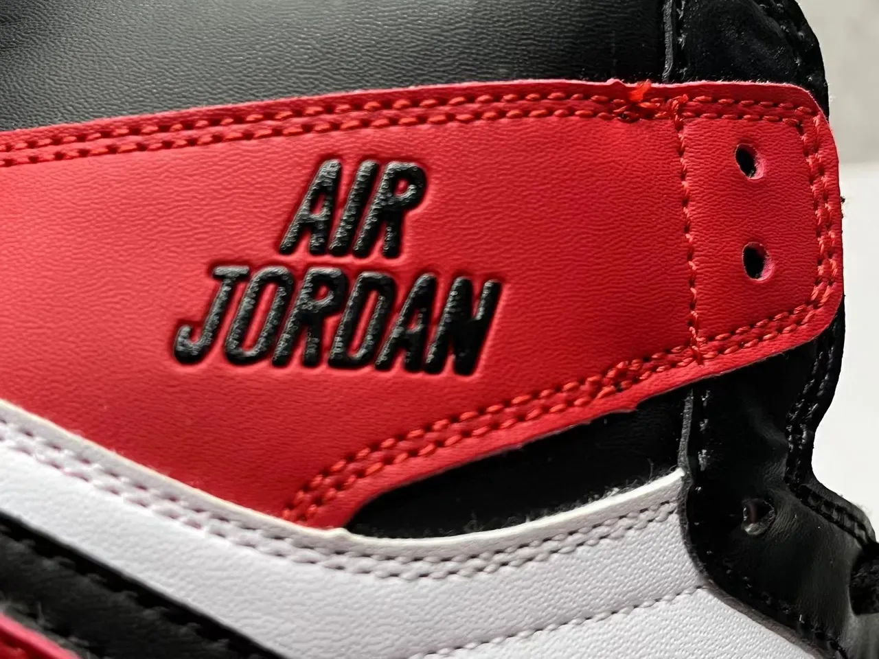 Air Jordan 1 Chaussures de Basketball à Encolure Haute Noir Blanc Rouge 5
