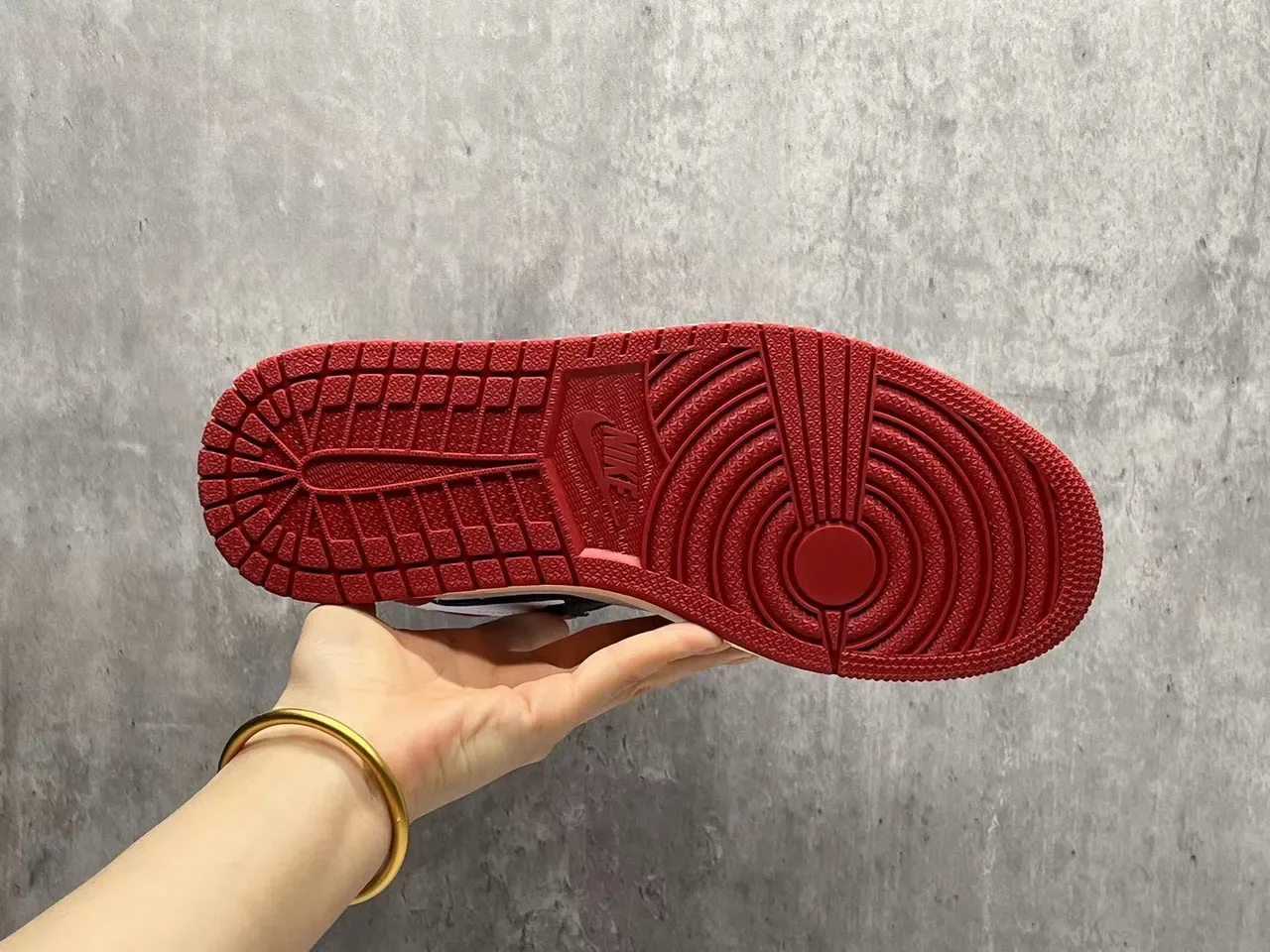 Air Jordan 1 Chaussures de Basketball à Encolure Haute Noir Blanc Rouge 6