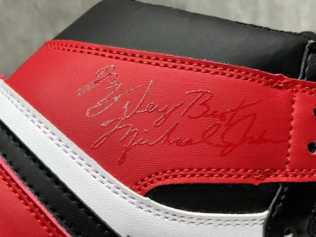 Air Jordan 1 Chaussures de Basketball à Encolure Haute Noir Blanc Rouge 7