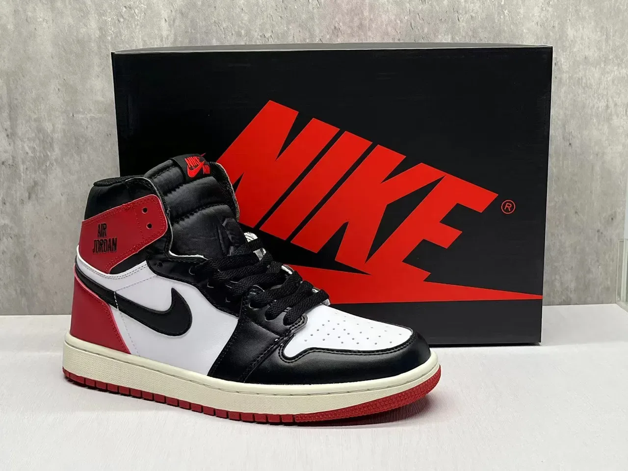 Air Jordan 1 Chaussures de Basketball à Encolure Haute Noir Blanc Rouge 8