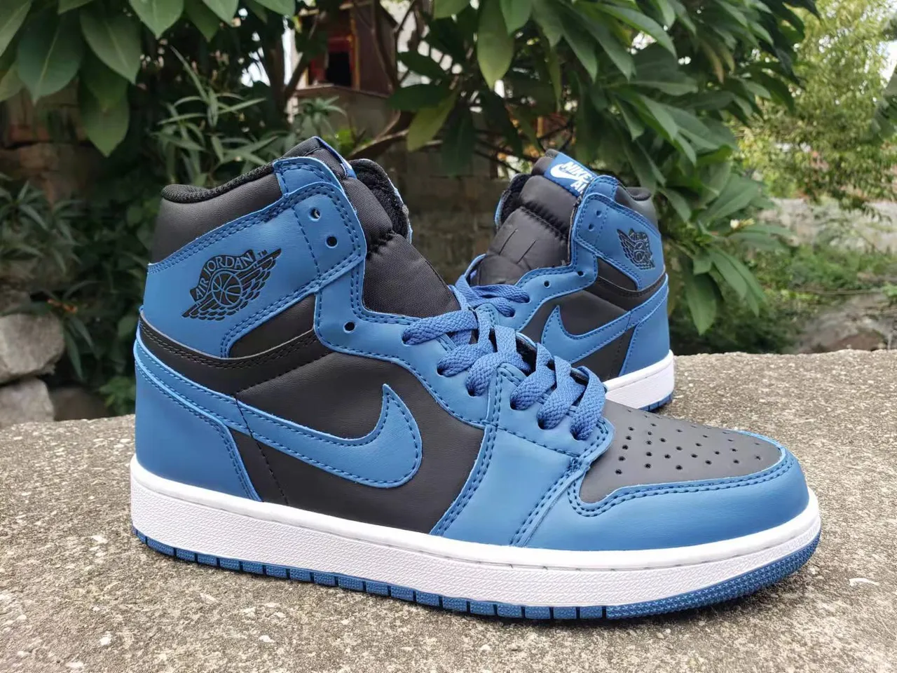 Air Jordan 1 Blue Black High-Top Leather-and-Synthetic Upper Basketball Shoes 3