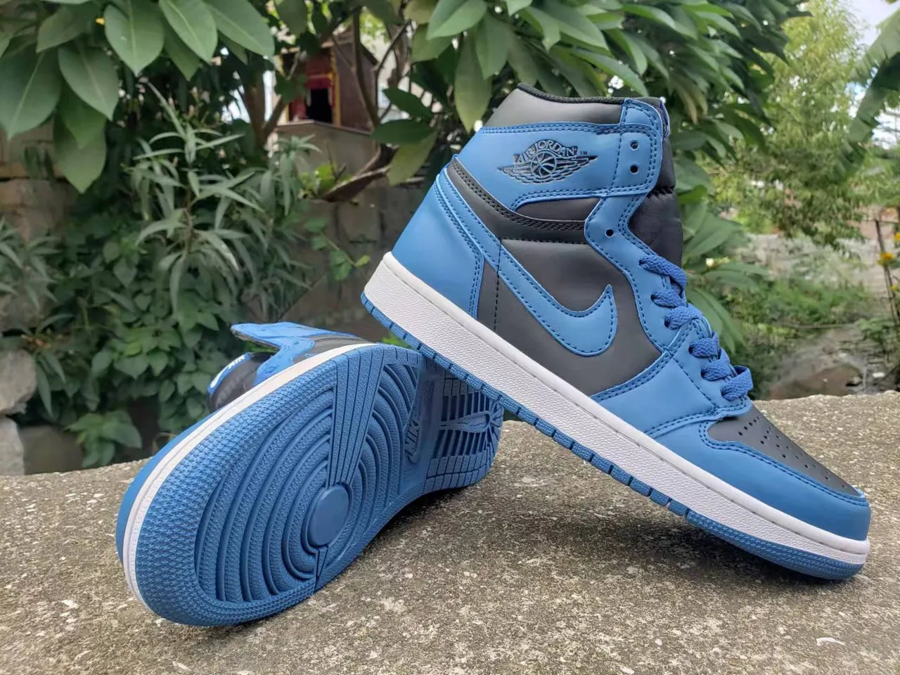 Air Jordan 1 Blue Black High-Top Leather-and-Synthetic Upper Basketball Shoes 5