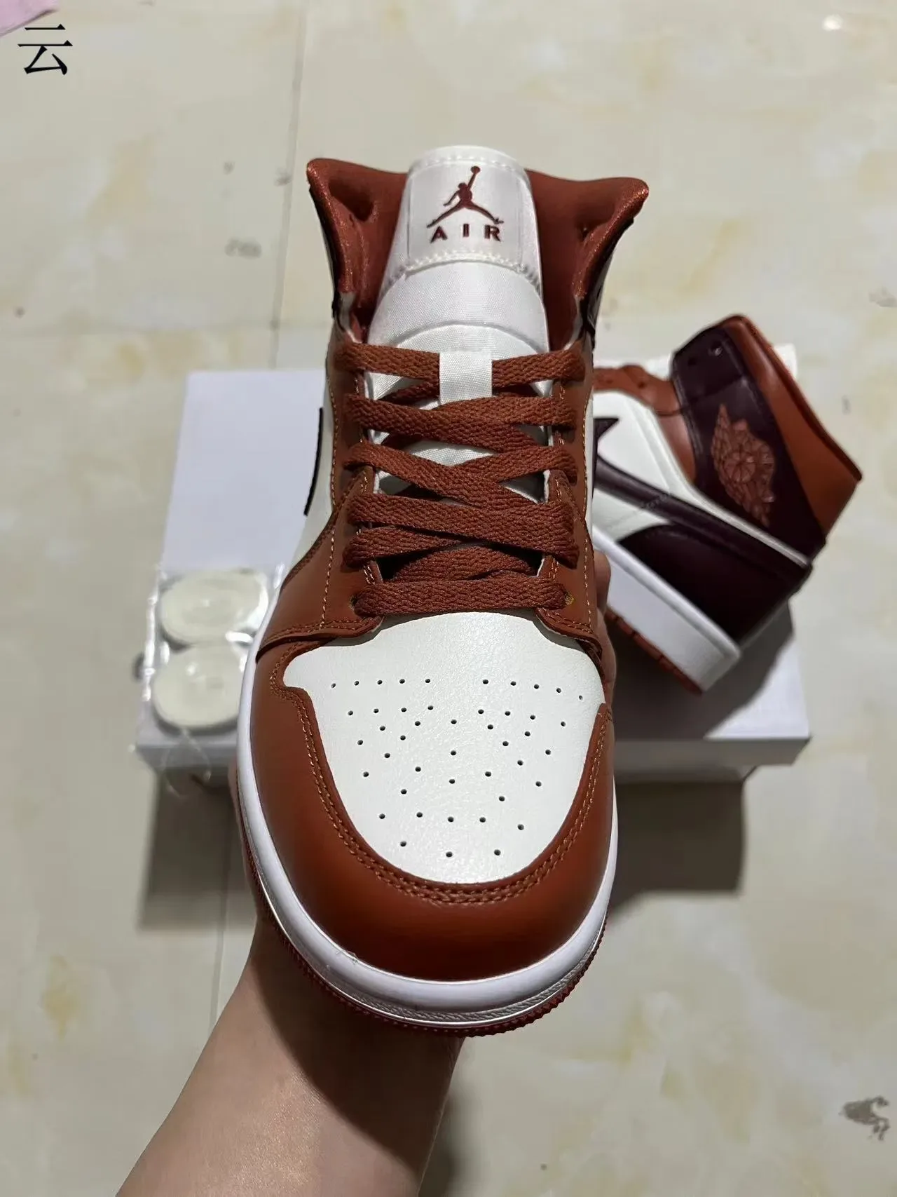 Air Jordan 1 Chaussures de basket haut marron bordeaux avec panneaux en cuir 3