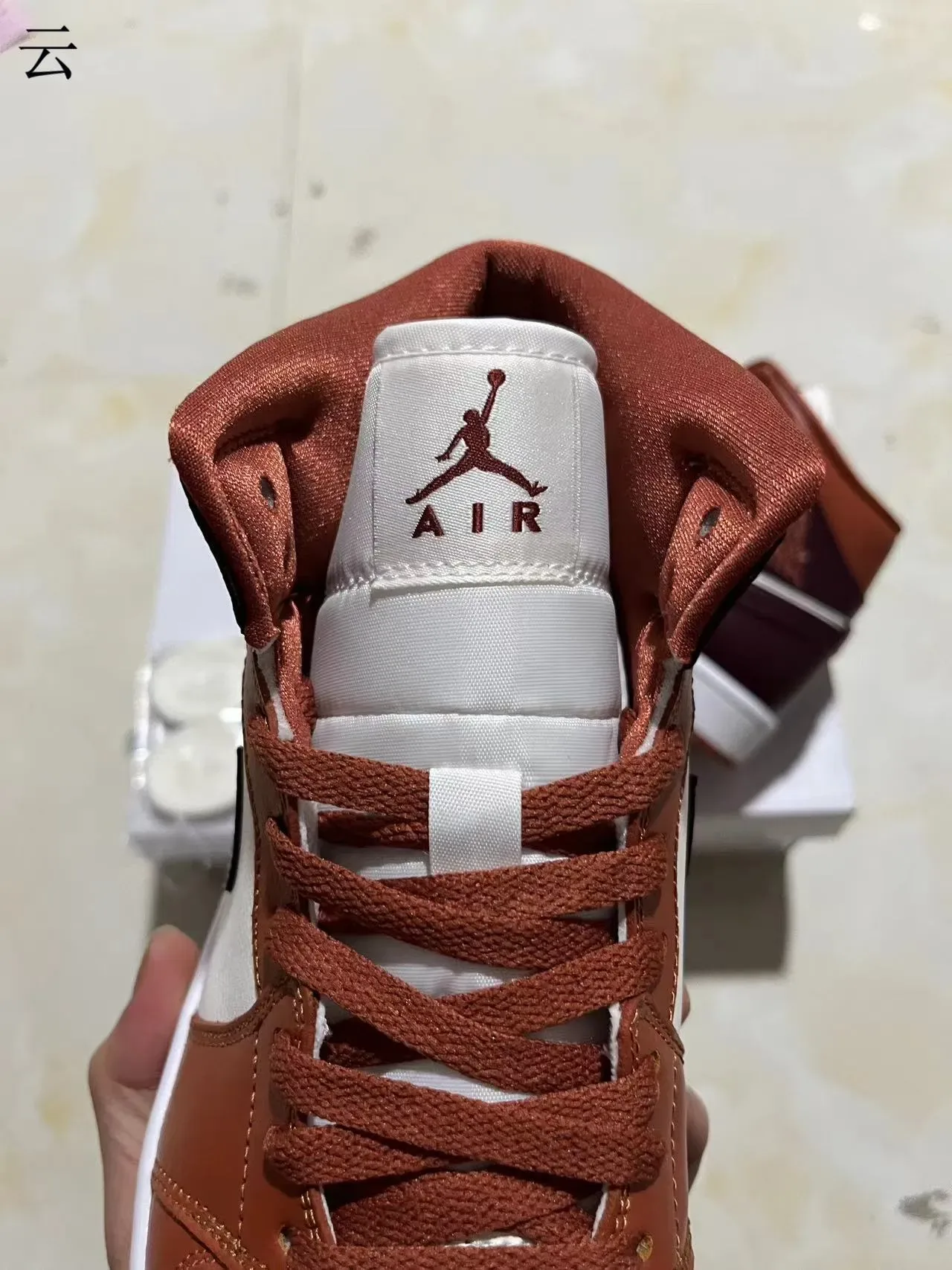 Air Jordan 1 Chaussures de basket haut marron bordeaux avec panneaux en cuir 4