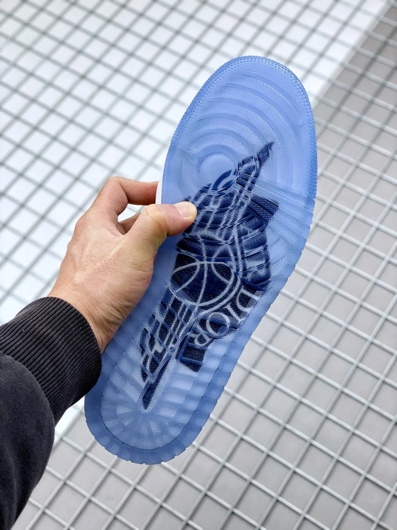 Tênis de basquete de cano alto Air Jordan 1 cinza e azul com cabedal em couro e tecido 6