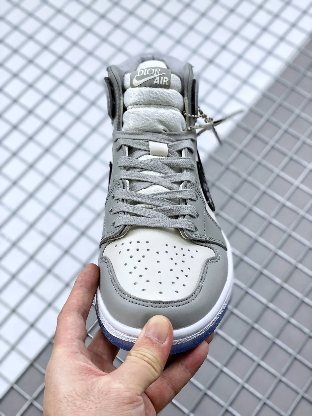 Tênis de basquete de cano alto Air Jordan 1 cinza e azul com cabedal em couro e tecido 8