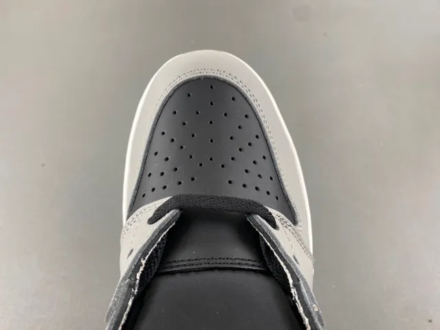 Chaussures de basketball Air Jordan 1 High gris et noir 5