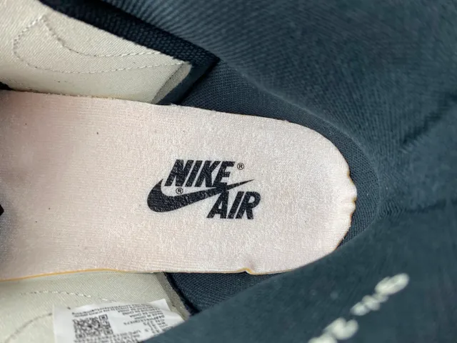 Chaussures de basketball Air Jordan 1 High gris et noir 7